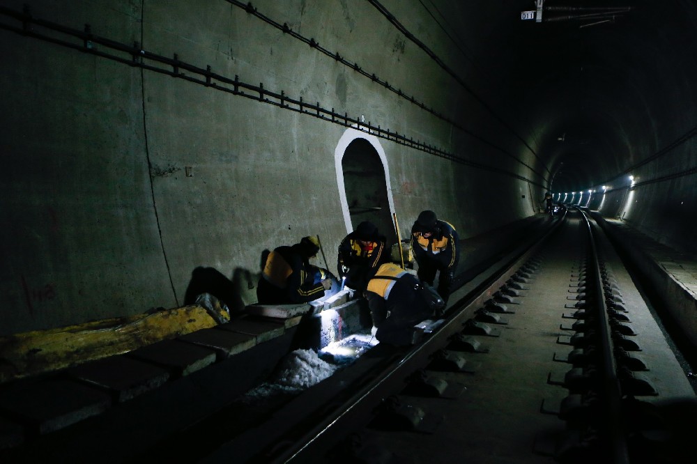 十堰铁路运营隧道病害现状